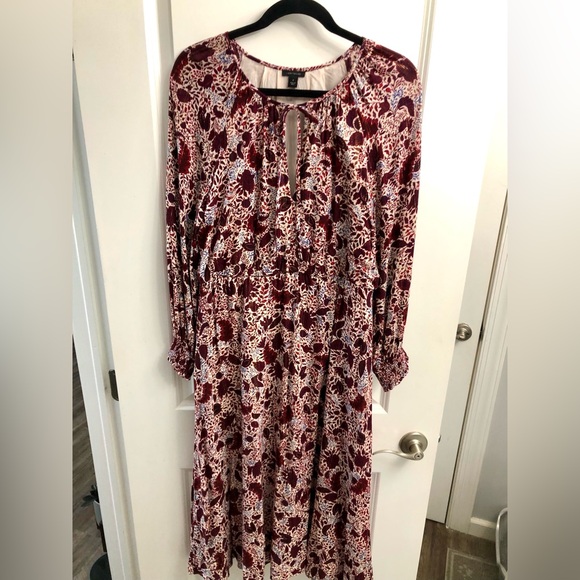 Ann Taylor Dress. Size Medium - Picture 8 of 9